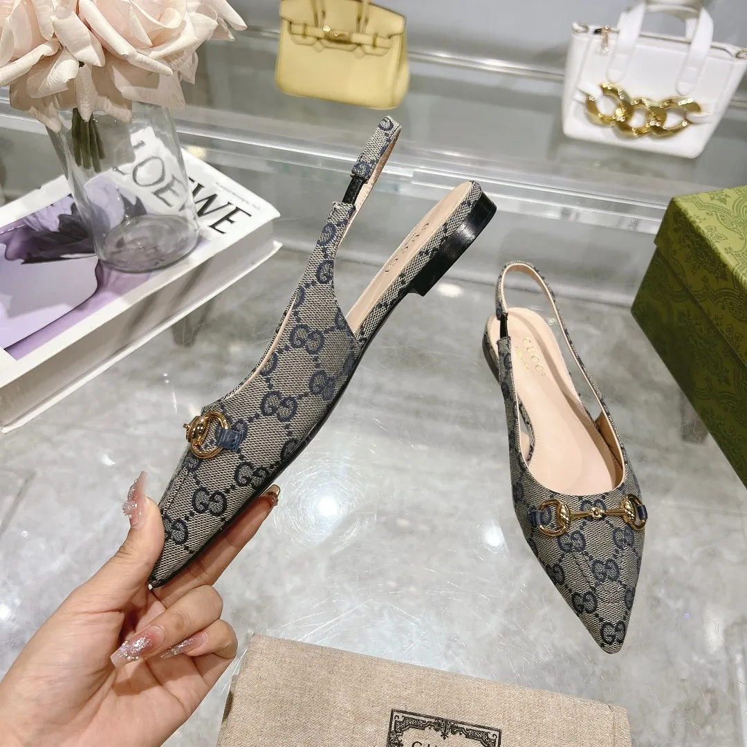 👟👟Ex-factory price 440👟👟 (genuine leather sole +40) Gucci Original GG canvas adds dazzling essence to these slingback pumps. Brown leather piping and light gold-toned hardware are complemented by beige and brown graphics. The pointed toe, elasticated straps and low heel all work together to create a comfortable fit. Upper: Made of first-layer imported patent cowhide/sheepskin lining. Outsole: Rubber non-slip outsole/genuine leather outsole. Size: 35-42 (34/41 42 customized, non-refundable)​